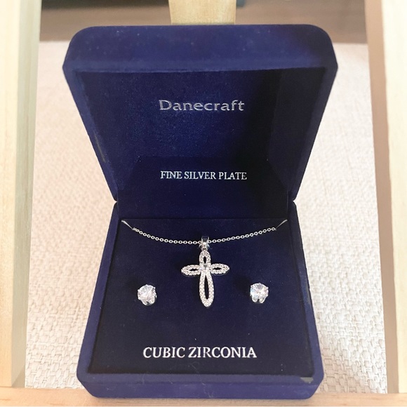 NWT Cubic zirconia five silver plate, cross necklace and stud earrings - Picture 4 of 5